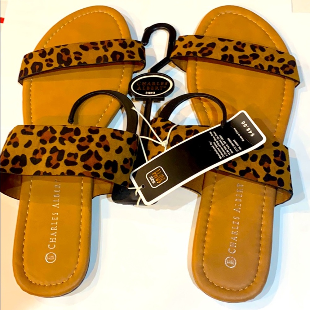 Gorgeous Charles Albert Flat Detailed Sandal🎁. - Picture 1 of 10
